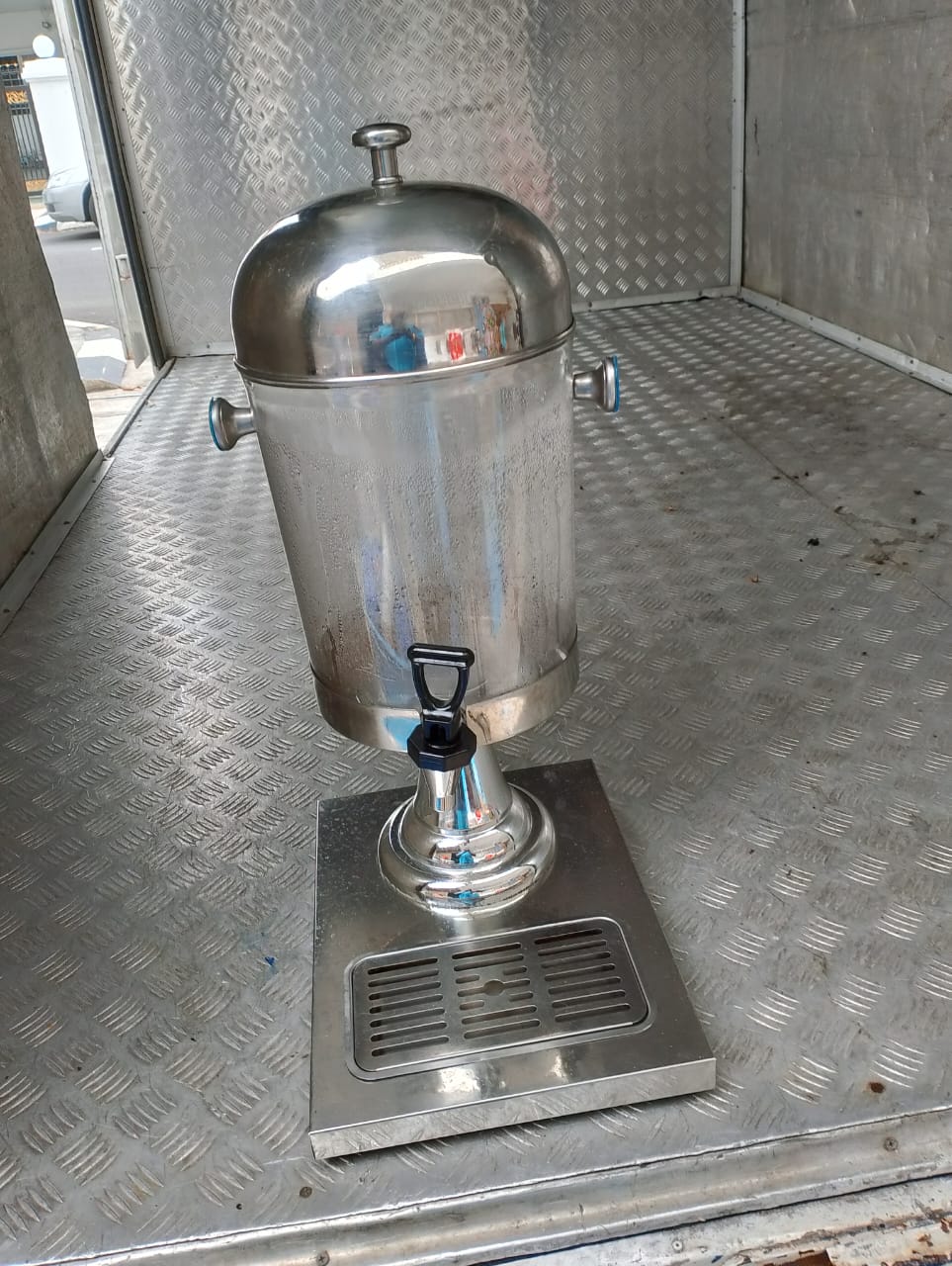 Water Dispenser - Image 2